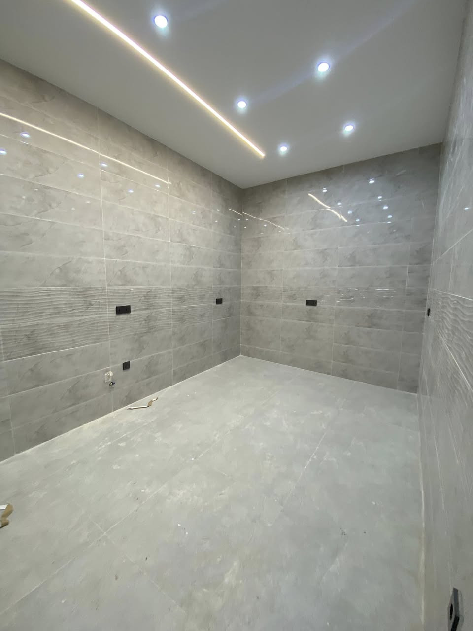 🏠اعلان اعلان
دار للبيع
موقع مميز
~~~~~~~~~~~
📄طابو ملك صرف
🧱بناء درجه اولى
~~~~~~~~~~~
سقف مغربي ✔️
واجهة فلين✔️
نظام تبريد مركزي✔️
بناء هندسي✔️
~~~~~~~~~~~~
📐المساحه:-125م
📐الواجهة :-12.5م
~~~~~~~~~~~
📍الموقع :طريق بغداد
حي المعلمين
~~~~~~~~~~~
💸السعر :-علق ب(تم) يوصلك السعر مناسب 
~~~~~~~~~~~
الطابق الاول  يحتوي:-
استقبال +هول+مطبخ 
غرفتين نوم+صحيات
~~~~~~~~~~~
الطابق الثاني يحتوي على:
هول +صحيات +3غرف نوم
~~~~~~~~~~~
للاستفسار اكثر الاتصال على
***********📱
~~~~~~~~~~~
نستقبل جميع العروض 
🏠السكنيه  🏛️التجاريه
