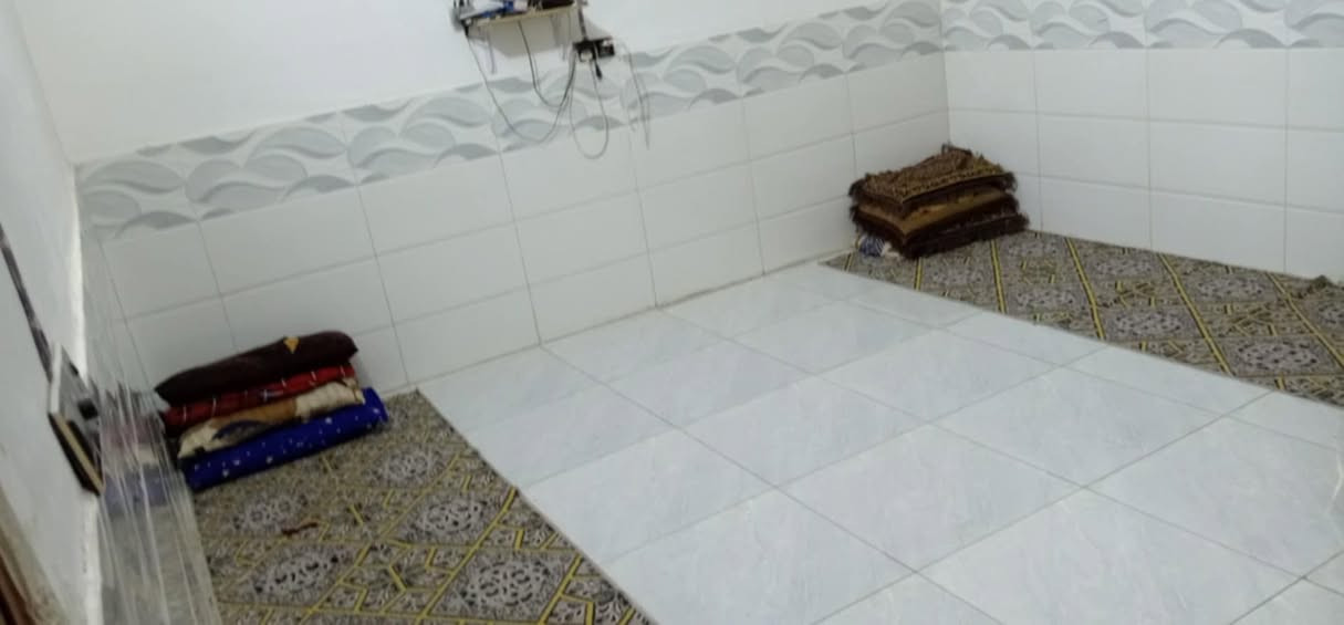 السلام عليكم بيت للبيع زراعي مساحته 140م غرفتين نوم وصالة ومطبخ وحمام وبراني بناء جديد طابوق العنوان دغاره قرب ملعب السنبله استفسار أكثر ***********
