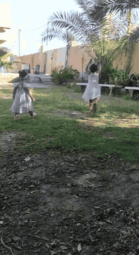 دونم للبيع بغداد الحميديه قرب الساده الطوال ...يحتوي على دارين السعر 180 للاستفسار الاتصال على الرقم ***********
