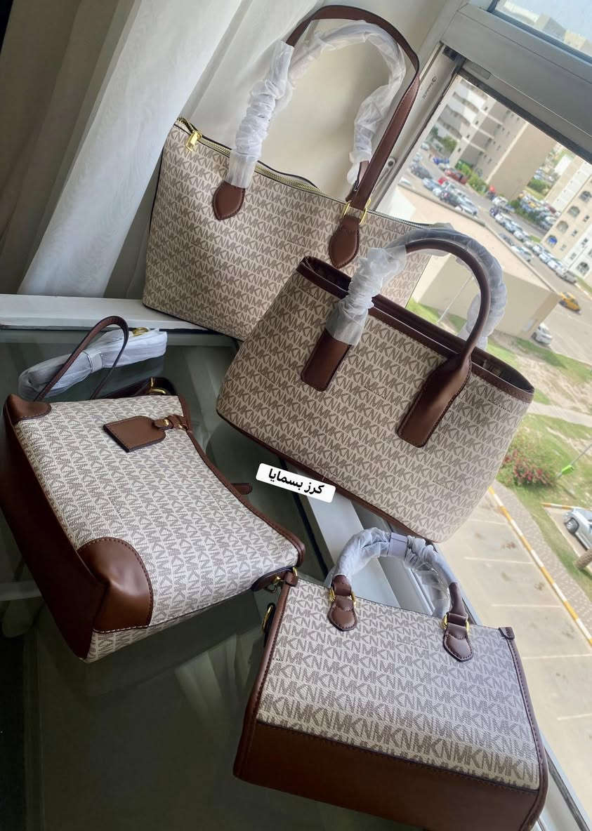 حقائب نسائيه من ماركة مايكل كورس (Michael Kors) الشهيرة بنقشة شعار "MK" 😍
الكلاسيكية باللون البيج (الفانيلا) مع تفاصيل وأحزمة من الجلد البني.🤍🤎
تأتي الحقائب بأحجام وتصاميم متنوعة تناسب مختلف الاذواق 🤎🤍
حقيبة صغيره والمتوسطة والتوت الكبيرة ✅
متوفر توصيل .


**إذا كنت صاحب هذا الإعلان وتريد حذفه لأي سبب، رجاءا أرسل رسالة إلى الدعم الفني**