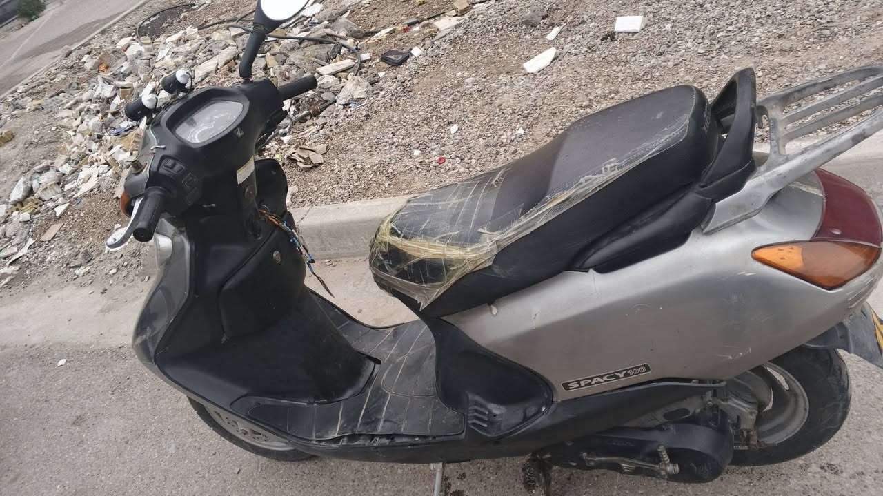 السلام عليكم دراجه سبيسي للبيع تجفيت جديد شغاله كلها جديد نكرة سلف  400وبيها مجال مكاني الشعب حي البساتين رقم ***********
