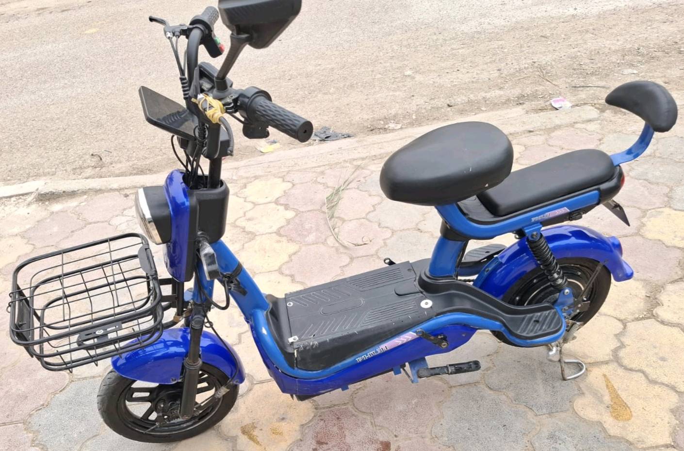 دراجه شحن مستخدمه قليلا ونضيفه السعر 300 الف وبيه مجال 
العنوان واسط قضاء بدره 
السعر 300الف وبيه مجال 
الشراي يراسل على الخاص للبيع توكلنا على اللّٰه ولايوجد توصيل تاتي لباب بيتي 