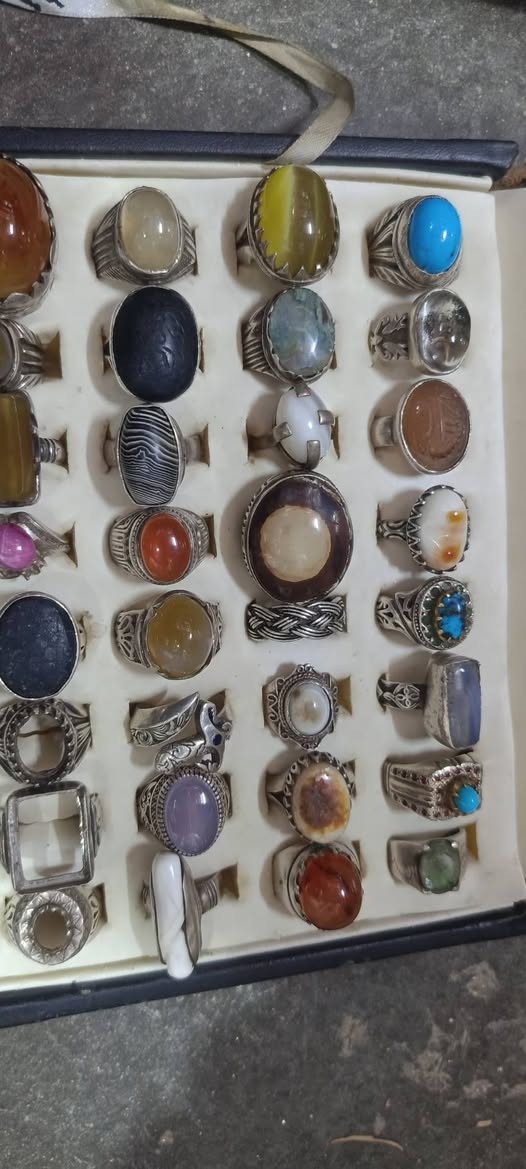 السلام عليكم
محابس فضه 925 أحجار اصليه وصياغات يدويه

وزن محابس 400غرام

سعر غرام ٣  نهائي  ابيع كلهن شلع

المكان بغداد ويوجد توصيل

للاستفسار ***********
