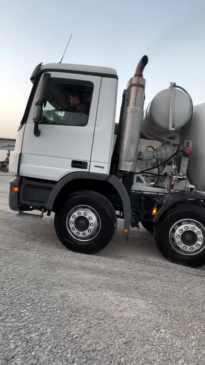 للبيع موديل(2007) جدر (١٠) متر
((***********/***********))
