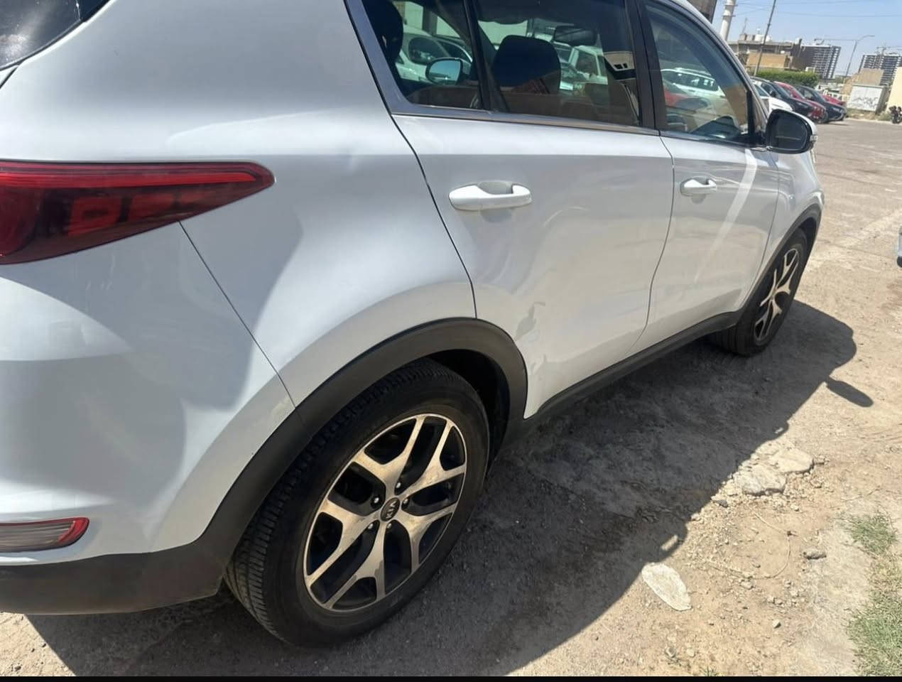 السلام عليكم
سبورتج للبيع موديل 2017 وارد كوري 
السيارة مكفوله من الصبغ فقط تعجات بسيطه تصلح عل بارد
كير محرك مكفول محرك 1600GDi
موصفات السيارة 
بنوراما
بصمه تشغيل 
تبريد قطعتين
تبريد شغال ثلج
رقم بغداد
تحويل ثاني يوم
مكاني بغداد
السيارة بيه سونار 
السعر 153وبيه مجال
***********
