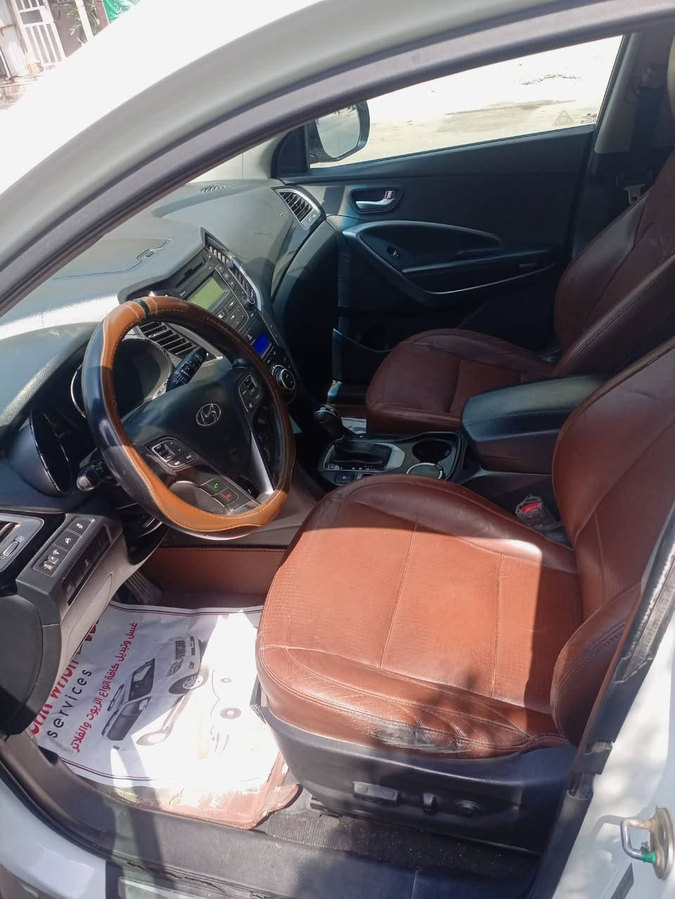 هونداي سنتافي وارد خليجي ٢٠١٣  محرك 6 سلندر سعة 3500 فول مواصفات بصمة بانوراما كشنات جلد كهربائية تدفئة وتبريد مري شفط حساس خلفي مابيه صبغ عدا خدوش وتكحيل بسيط مذكور بالسونار مكفولة من الدعمة ماشية 120 مشي حقيقي رقم جديد وهزة وسنوية جديدة كير محرك تبريد خير من الله مكان السياره بغداد 
السعر 165 وبيها مجال جدا بسيط
رقم الهاتف ***********
