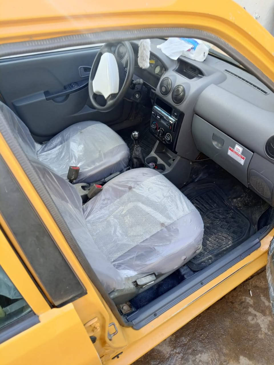 سلام عليكم
سايبا 2015 للبيع كفالة عامة عامة لا صبغ لا تبديل لا ضربة 

شواصي مكفولات قطره خياس مابيه السياره 

محرك كير مكفولات 
سياره نضيفه مامتعوبه 

وبالعافيه ع الياخذهه 
تخم تاير جديد تبريد شغال

العنوان بغداد الرصافة
صدر امامي و الخلفي كله جديد 

السعر 39

رقم هاتف ***********
