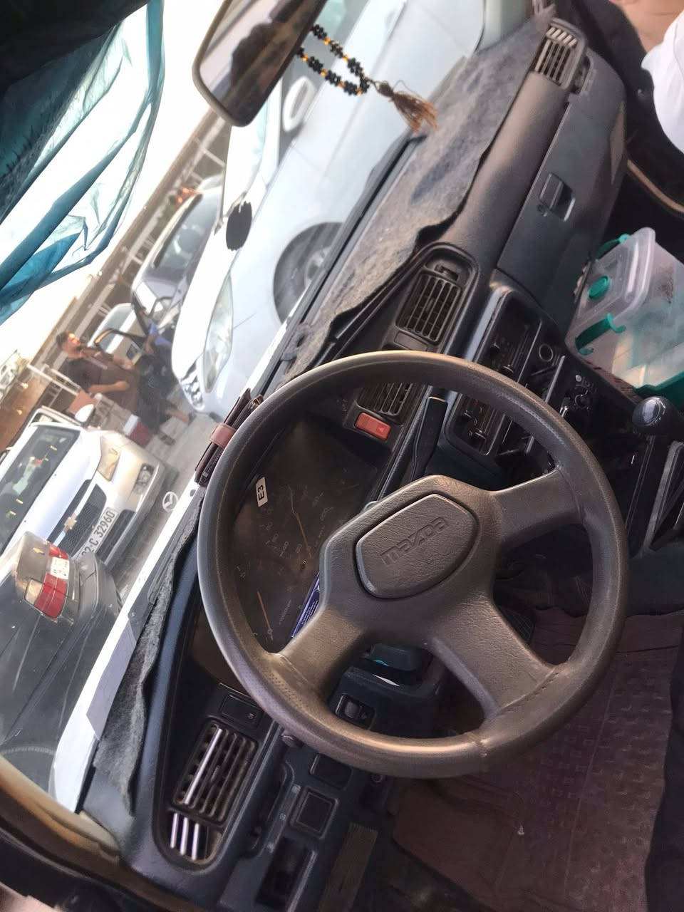 سلام عليكم
مازدا 626  8بخ 
موديل 1991 
___________________
صدره نضيف 
تخم تايرات جديد 
جوم كهربائي 
مشروع وطني 
سنويه لل29 
شرط التحويل والغرامات 
كابون بانزين بيه 
رقم السياره كركوك 
مكان السياره كركوك
_______________________
السعر 35 بيه مجال بسيط 
اي استفسار : ***********
_________________________
