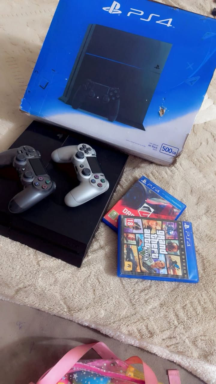 سلام عليكم بلي فور للبيع مع قرصين وجوستك اصليات ماداخل تصليح ابد غير مهكر بغداد زعفرانيه للتواصل ***********
