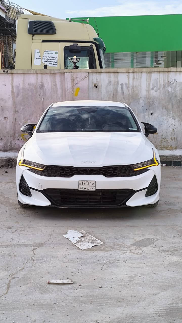 السلام عليكم
للبيع 

النوع كيا كي فايف  K5 امريكي

حره بدون رقم منفيس بأسمي 

السعر   135$

الموديل 2024

المواصفات 

شاشة كبيرة 

بصمة  

تشغيل عن بعد 

تحكمات استيرن فول 

رادار خلفي 

رادار امامي 

نقطة عمياء 

توقف ذاتي 

كامرة خلفية 

محرك 1600 تيربو 

وضعيات قيادة سبورت نورمل ايكو  

حادثها موضح بالصور 

مكان السيارة ديوانيه

***********
