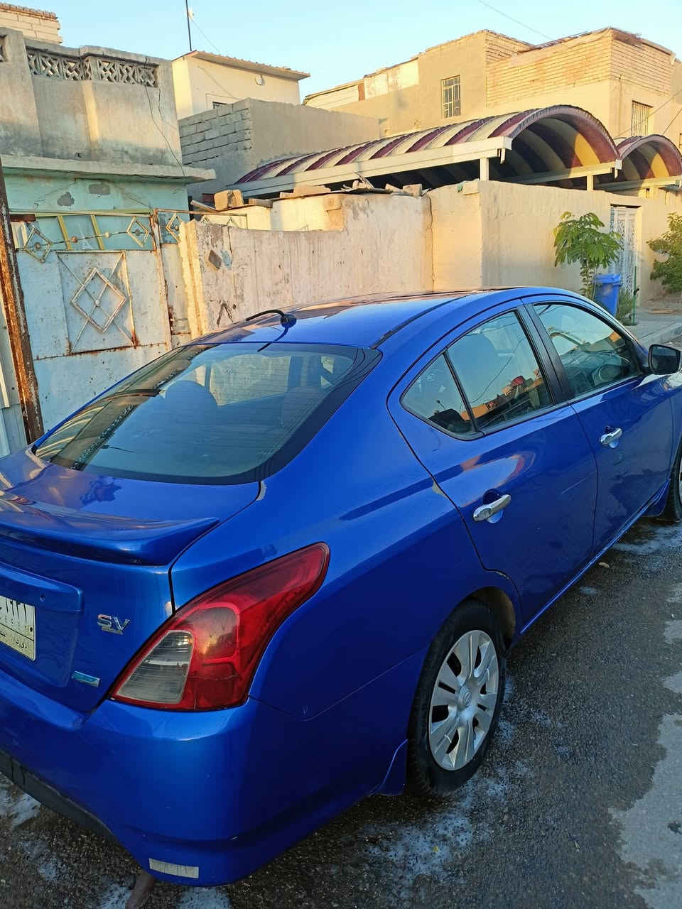 سلام عليكم نيسان صني فيرسا موديل 2015 حادث بس بنيد ولباقي كفاله عامه مكينه وكير مكفولات حداديه تخم تاير خير من اللله تبريد ثلج تدفى شغاله رقم. ذي قار حره سنويه لل 27 سياره جاهزه من لاخير مال جناي سعر 82 وبيه مجال مكان البصره لاستفسار ***********
