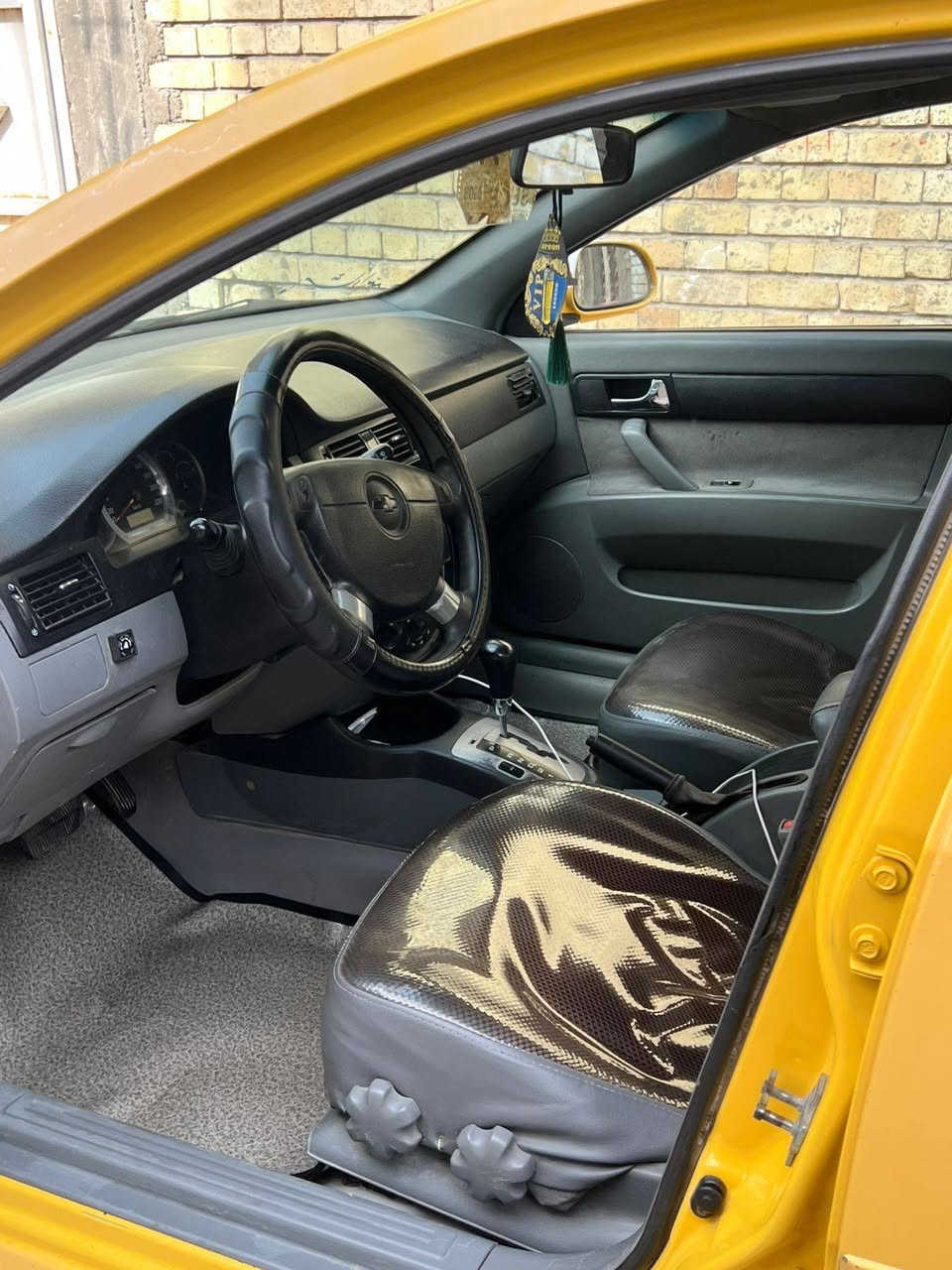 السلام عليكم
اوبترا موديل 2011 الشركه العامه
السياره جاهزه كير ومكينه بلجيس وعليها منضومه غاز الله شاهد سياره أيدي بيها مناقصها شي دموشمه وارضيه جلد وسفريات بيها بس هاي لطخه بلباب وطخه قديمه بجاملغ الأمامي الأيمن ومصلحه علبارد السعر 66 رقم الهاتف *********** متوفر واتساب
