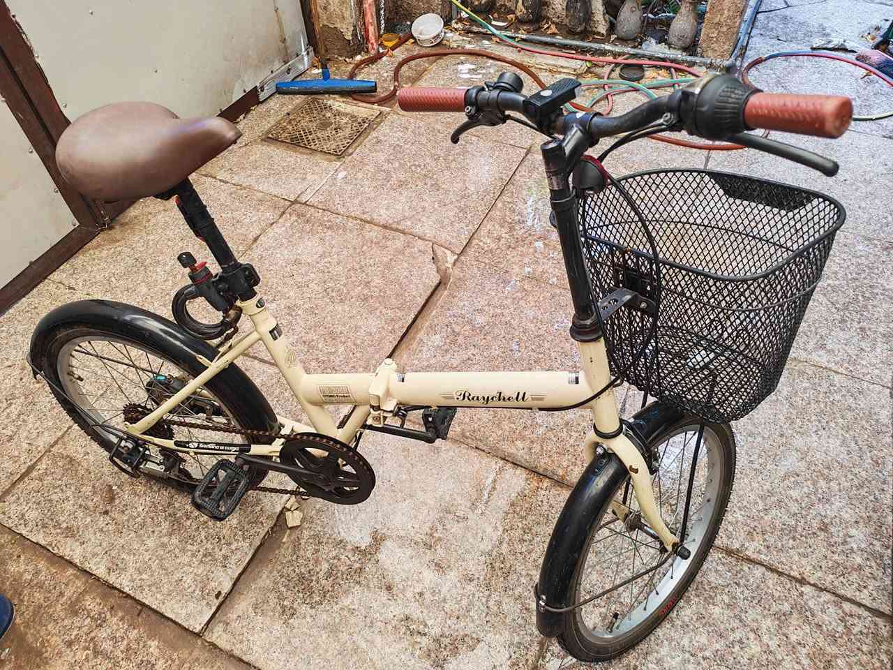 🚲✨ للبيع باسكل ياباني أصلي بحالة ممتازة ✨🚲
للبيع باسكل Raychell صناعة اليابان 🇯🇵

✅ قابل للطي (يتطبق) وسهل الخزن والنقل

✅ نظام تبديل السرعات  Shimano الأصلي

✅ استخدام قليل ونظيف جدًا

✅ تم تبديل التايرات والچوابة (جدد)

✅ إضافات مميزة:

🛒 سلة أمامية للتسوق

💡 فسفورات للسلامة والشكل

🔧 جاهز للاستخدام بدون أي تصليحات

💰 السعر المطلوب: 105000 دينار فقط

📍 المكان: بغداد – الحرية

📞 للتواصل: ***********

فرصة مناسبة للبيت، المشاوير القريبة، والرياضة 🚴‍♂️
