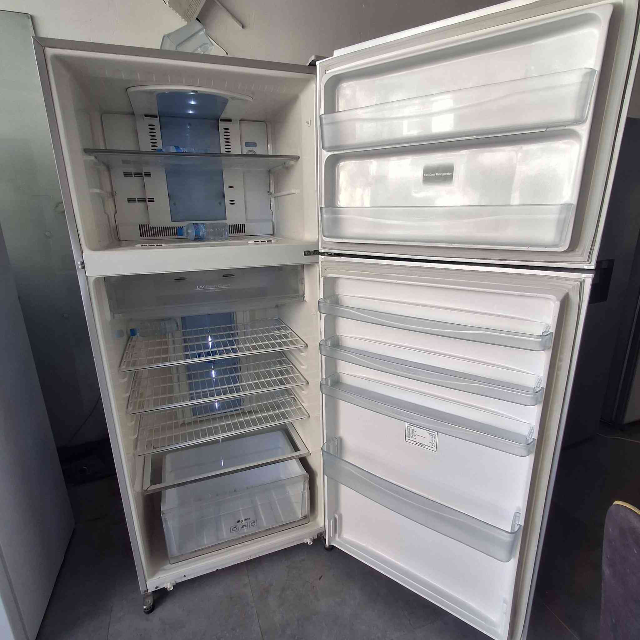 السلام عليكم ثلاجه ومجمدة ٢٢قدم هيتاشي فول نظافه واصل للمنزل داخل أربيل مع ضمان اسبوع رقم تواصل وتساب ***********
