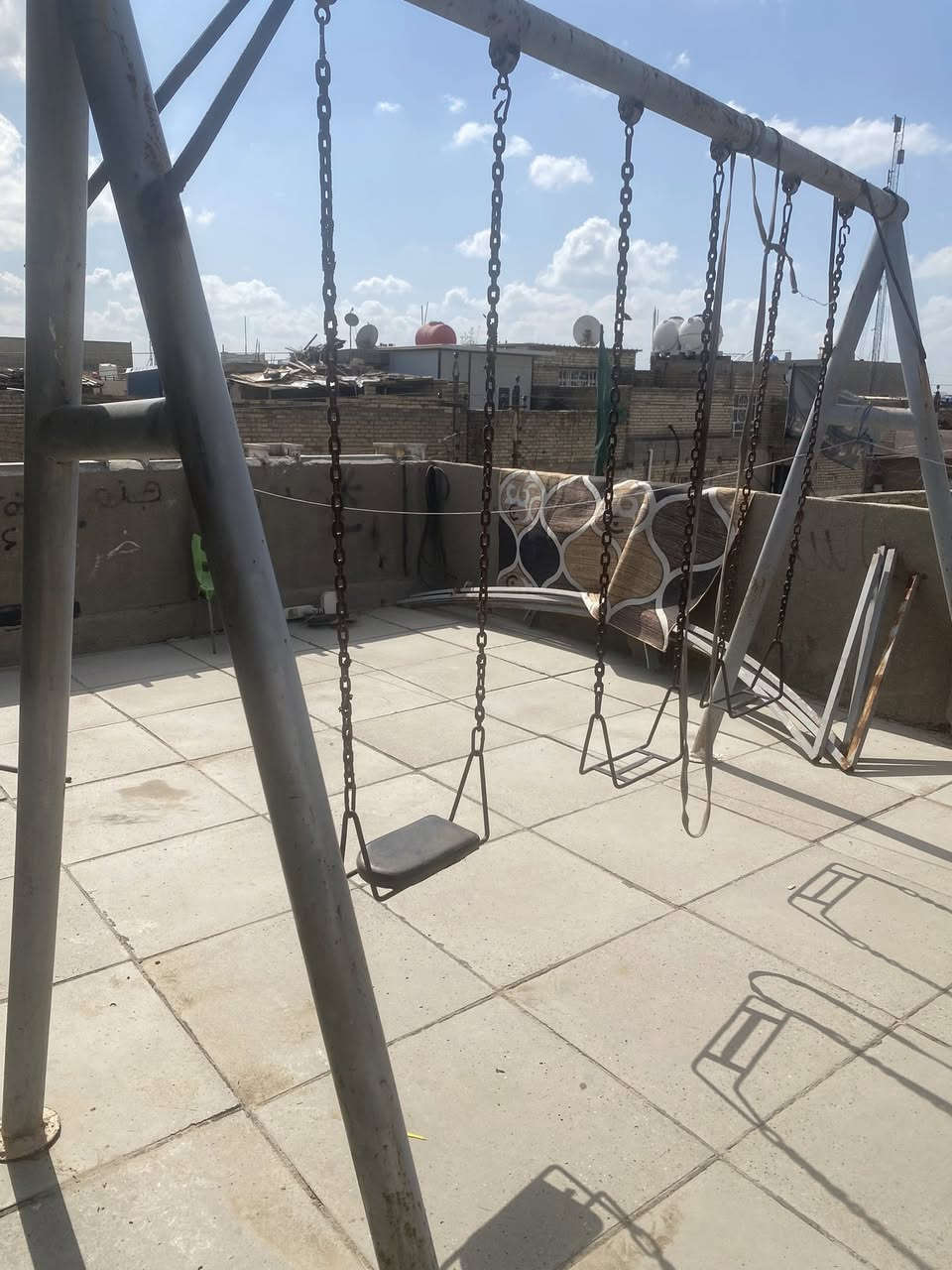 مرجوحه اطفال للبيع 
***********
