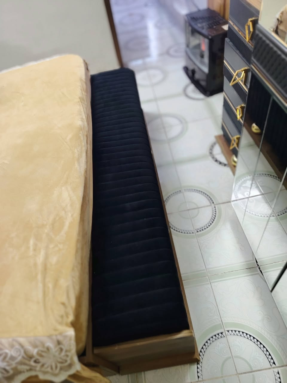 غرفه نوم ١٠ قطع مودرن تركي كل ظرر مابيهه مديلهه زاويه بيهه اناره بل ميز وداخل كنتور سعر مليون وربع وبيهه مجال


**إذا كنت صاحب هذا الإعلان وتريد حذفه لأي سبب، رجاءا أرسل رسالة إلى الدعم الفني**