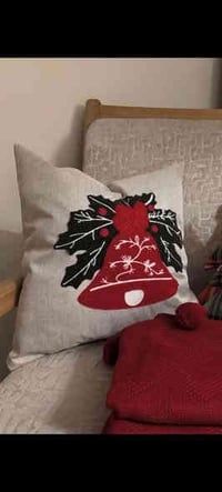 وجه كوشة • قماش كتان ٤٢×٤٢ • تطريز كرسمس