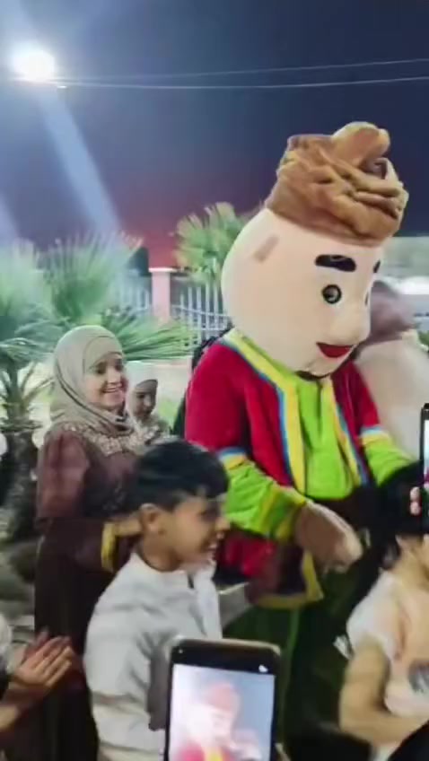 لبسه دب للبيع لابسها 4 مرات فقط 
تكدر حتى تشتغل بيها بالمنتزهات وغير اماكن عامه 
لبسه اصليه وقماشها كلش حلو مو عادي السعر(140) وبيها مجال شوي  الشراي يراسني خاص او يتصل ***********
