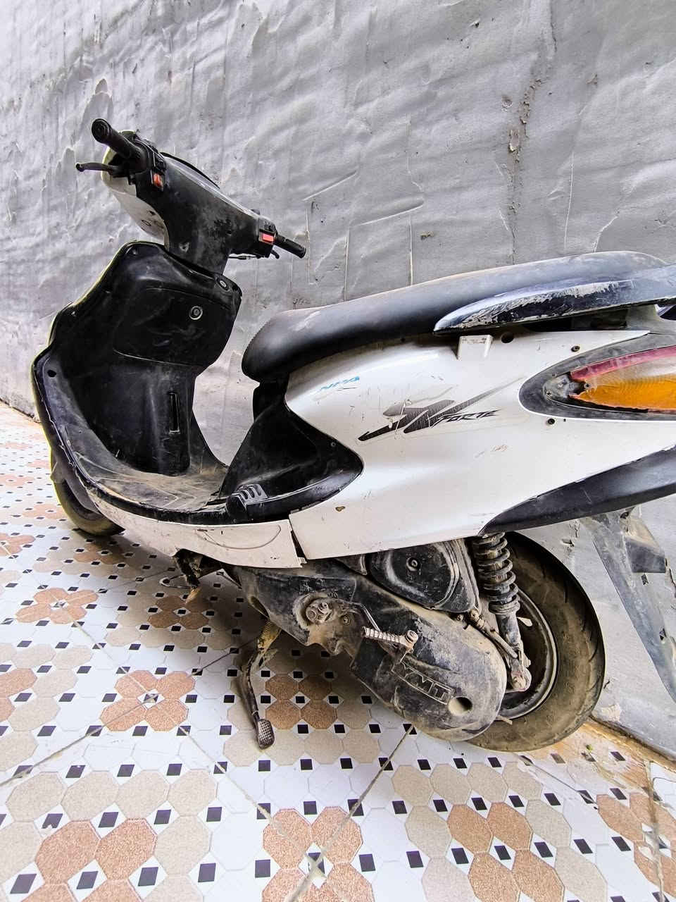 السلام عليكم 
دراجه دولفين شغاله تحط بانزين وتطلع 
فقط بريك مابيها 
السعر $ 250 ألف.. المكان الجمعيه


**إذا كنت صاحب هذا الإعلان وتريد حذفه لأي سبب، رجاءا أرسل رسالة إلى الدعم الفني**