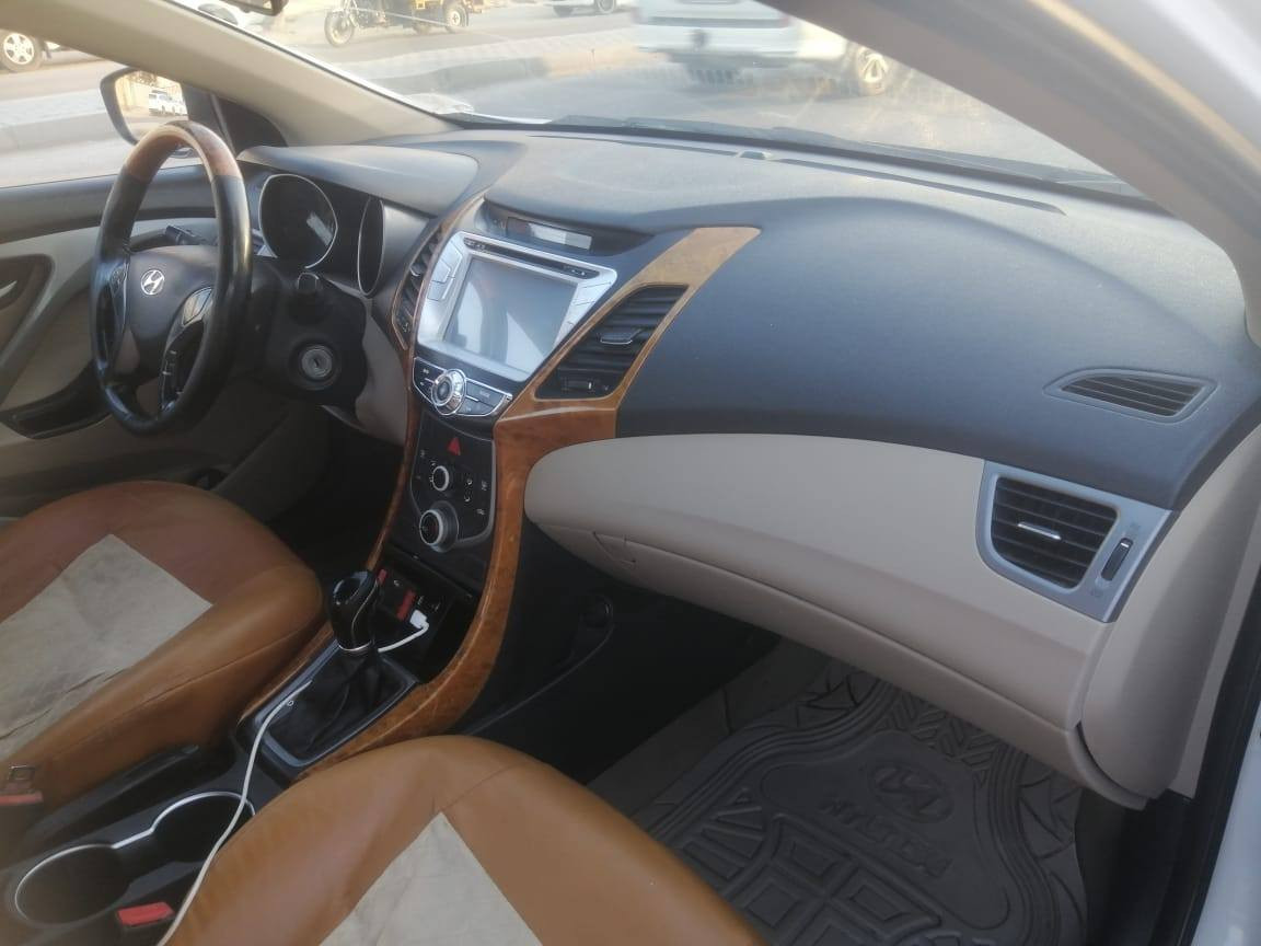 السلام عليكم النترا خليجي موديل ١٥ فول مواصفات ما عدا البصمه مكينه ١٨٠٠ رقم بصره الدولي السعر ١٢٣ وبيها مجال عنوان البصره مكلف بالنشر لمعرفة تفاصيل أكثر رقم راعي السياره ***********
