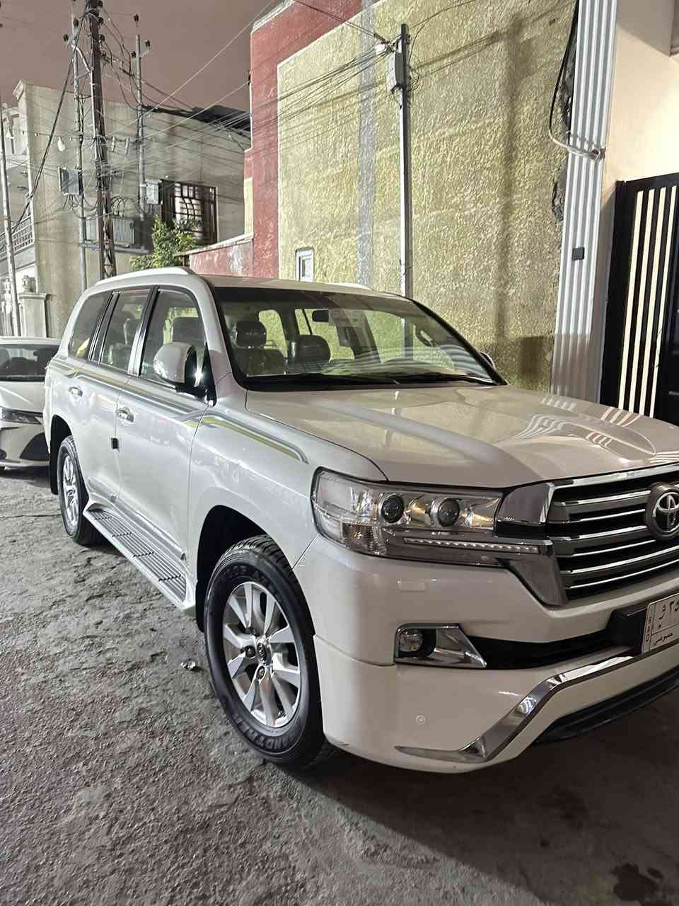 سلام عليكم لاندكروز موديل 2018 بريم فول مواصفات خليجية مكفولة ماشية 1000 السعر 510 العنوان بغداد البنوك ***********
