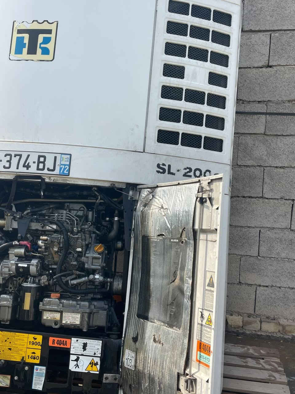 أخوان لبيع جهاز sL200  موديل 2008 لاستفسار ***********!!***********
