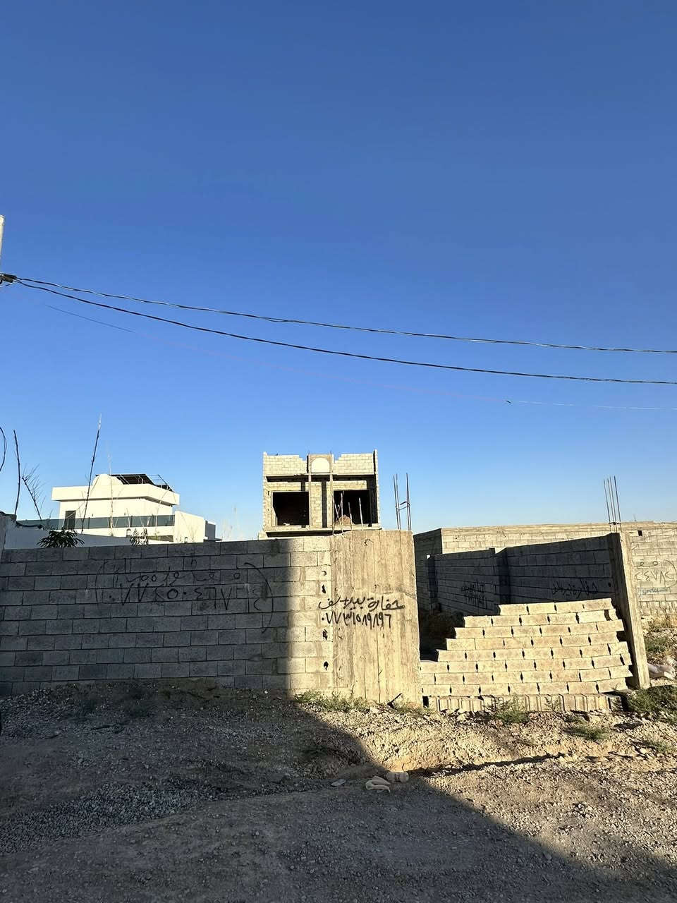 للبيع هيكل 325متر
شارع مول حسين فرع علي حداد 
طابق الاول/استقبال-مطبخ -هول-غرفة نوم-صحيات 
طابق ثاني/غرفتين -هول-صحيات 
دكات موجود 
خدمات كهرباء-ماء 
السعر/ 73 مليون 
***********
