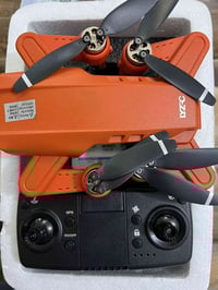 درون LYZRC L900 Pro. جديده غير مستخدمه تأتي مع جهاز تحكم عن بعد مزود ب...