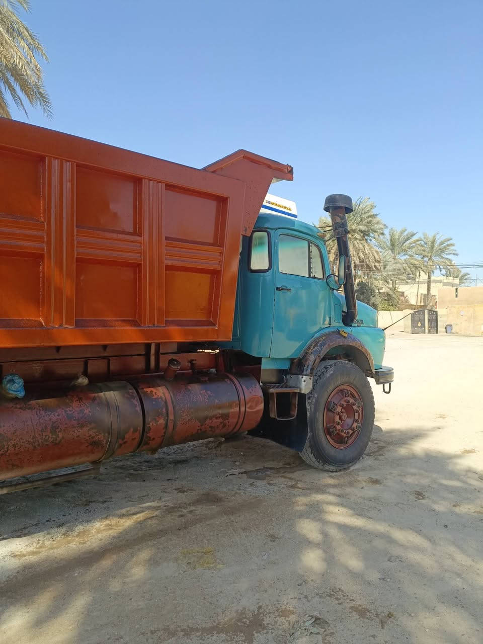 السلام عليكم اقجم 79 للبيع محرك جديد كير 111 جديد مجموعة نص جيف سبرنكات اقجم تخم  تاير رقم انبار بسمي تبريد شغال البدي نص عمر سيارة جاهزة للعمل السعر تتصل ‏‪***********‬‏
