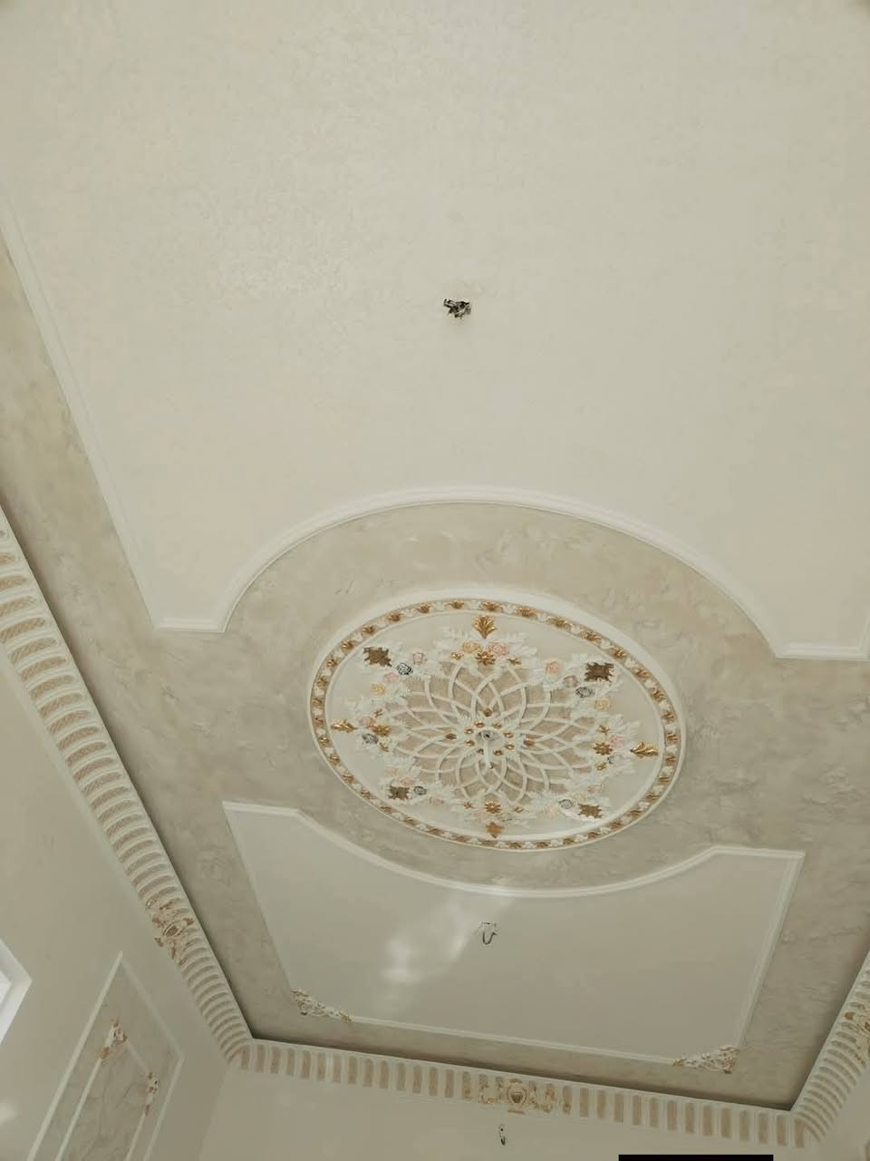 حوّل منزلك 🏠إلى تحفة فنية بلمسة جبسية أنيقة! ✨
نقدم لك أجمل تصاميم الديكورات الجبسية الداخلية التي تضيف الفخامة والرقي لكل زاوية في منزلك.🏠
تصميمات عصرية وكلاسيكية تناسب جميع الأذواق🙅
 تنفيذ احترافي بأعلى جودة ودقة🕒 
1. خبرة عريقة: في تنفيذ القصور والمنازل الراقية.
2. كفاءة الكادر: فريق متناغم يعمل بدقة متناهية.
3. عامل الزمن: سرعة في التنفيذ تضمن لك الانتقال لمنزلك الجديد في أقصر مدة.
بصمة الملوك على جدرانك..
لأن الفخامة تكمن في التفاصيل، يقدم كادرنا المتميز أرقى خدمات النقش اليدوي والزخرفة الإسلامية والكلاسيكية. نحن نحول الجبس الصامت إلى تحف فنية تنبض بالحياة.
• دقة التنفيذ: نقوش هندسية ونباتية بدقة متناهية.
• لمسة ملكية: تصاميم خاصة لا تتكرر، تمنح مجلسك هيبة القصور.
• سرعة واحترافية: كادرنا مدرب على إنجاز أصعب النقوش في وقت قياسي وبأدوات حديثة.
اجعل منزلك يتحدث عن فخامتك.. احجز موعدك الآن.
سرعة في الإنجاز والتزام بالمواعيد💰
 أسعار مناسبة وتنافسية 
تبدء اسعار الجبس بورد من 25 الف كرستة وعمل
 والاصباغ من 5 الف للمتر المربع 
لدينا كادر متخصص باعمال الجص والبورك ايضاً
📞 للحجز والاستفسار:مراسلتنا على البيج 
و الواتساب  ***********📍 
نعمل في جميع محافظات العراق  [ الانبار -الرمادي -الفلوجة-الحبانية-الكرمة بغداد جميع المحافظات] 
والمناطق المجاورة 
 اعمل متابعه ليصلك المزيد من التصاميم والإلهام
