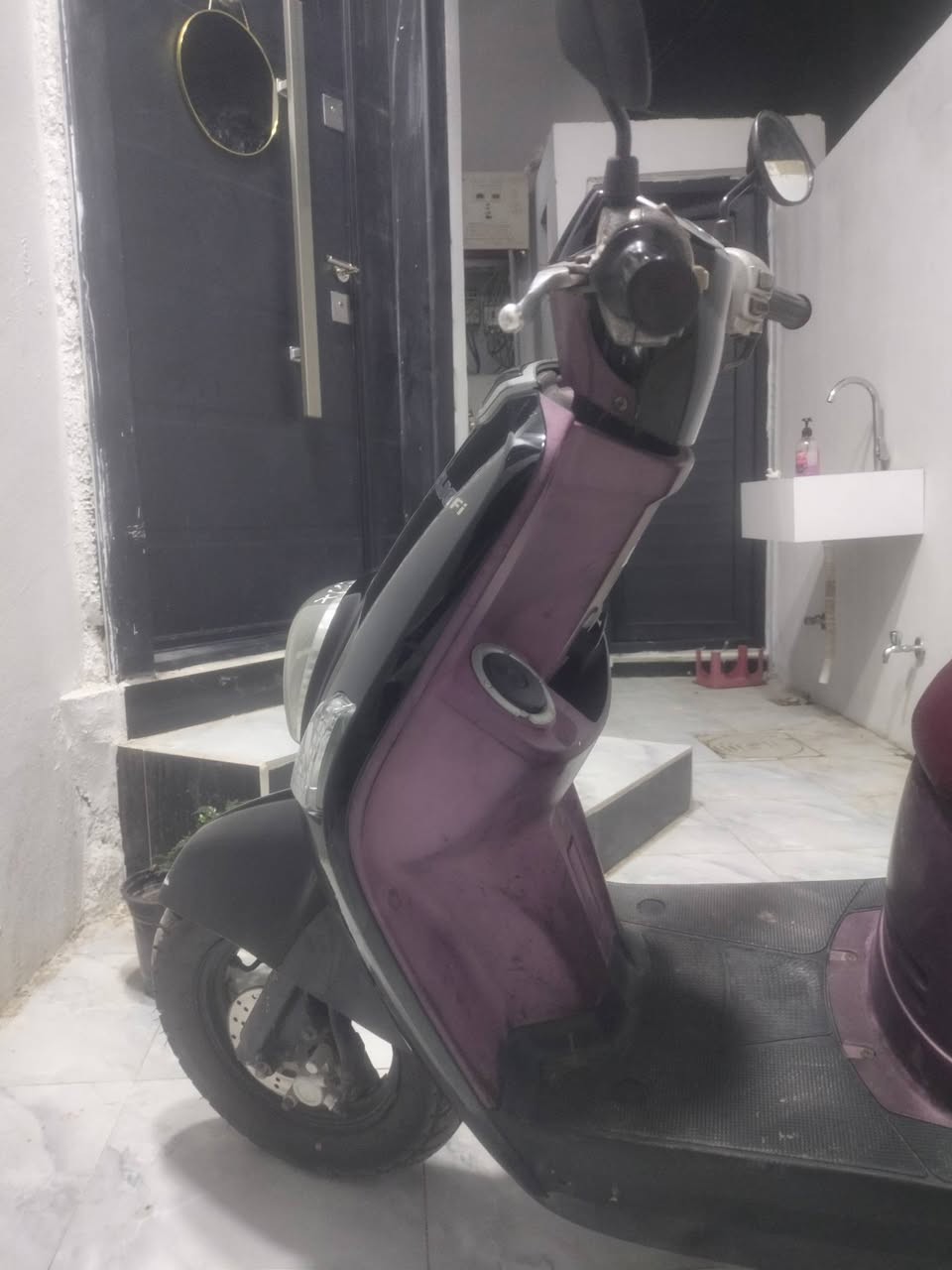 السلام عليكم
بوليسي وارد ياباني نوزل داخل ماروني مميز كفالة عامة من كل شي ربع متصرف عليها .. سعرها مليون وبيها مجال قليل للشراي عنواني ديالى بعقوبة.
***********
