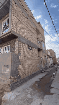 بيت للبيع 
الموقع الجديدة فرع مقابيل مدرسة اجنادين 
اول فرع بلجديدة 
البيت ركن وجهين 
خلف اسواق قحطان 
بيت كامل مكمل 
مساحة البيت 125م
يتكون من استقبال وصالة ومطبخ وغرفه نوم وصحيات 
الطابق الثاني 
3غرف نوم وصالة 
وصحيات خارجيه 
للاستفسار الاتصال ع الرقم ‭
0772 458 7268‬
