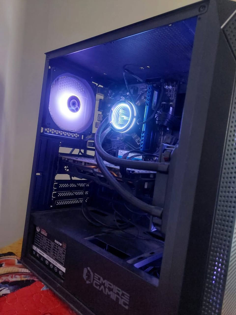 حاسبه للبيع 
رام 16 كيكا 
هارد 1 تيرا m.2 
كرت Rx 580 8Gb 
معالج r5 2600
بغداد - الثعالبه 
***********
