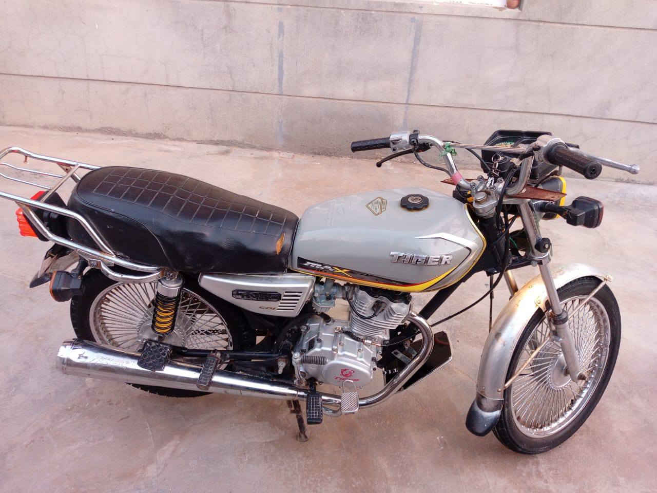 تايكر موديل 20اوراق بغداد. نضيفه هندر واحد كهربائيات شغاله السعر 450وبيها مجال بسيط ‏تصال واسط العزيزية 
‏‪***********‬‏‏ خاص ماكو
