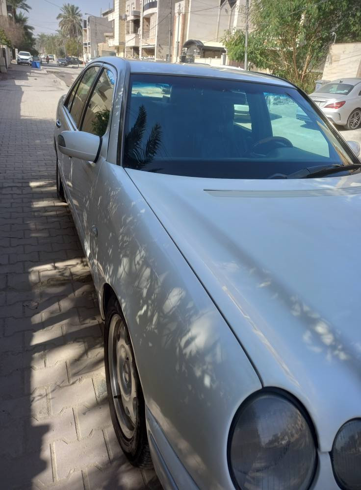 سياره مرسيدس ١٩٩٥ شمالي جاهزه من كل شئ..تدفئه تبريد ستاره خلفيه.مري جانبيه لايوجد اي نقص بها ..واتساب *********** ابو سيف ..مكانها بغداد. بغداد, العراق
