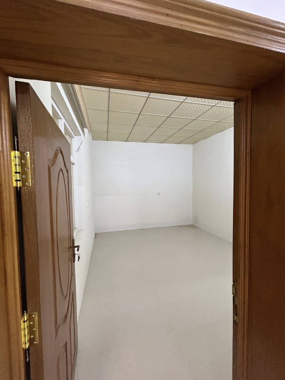 بيت للايجار في منطقة 5 حساروك 
مساحة البيت 125 متر واجه شروق 
قريب كلش على السوك 
3 غرف وصاله+3 حمامات 
بيت جدا نظيف 
للتواصل:*********** واتساب 
***********
