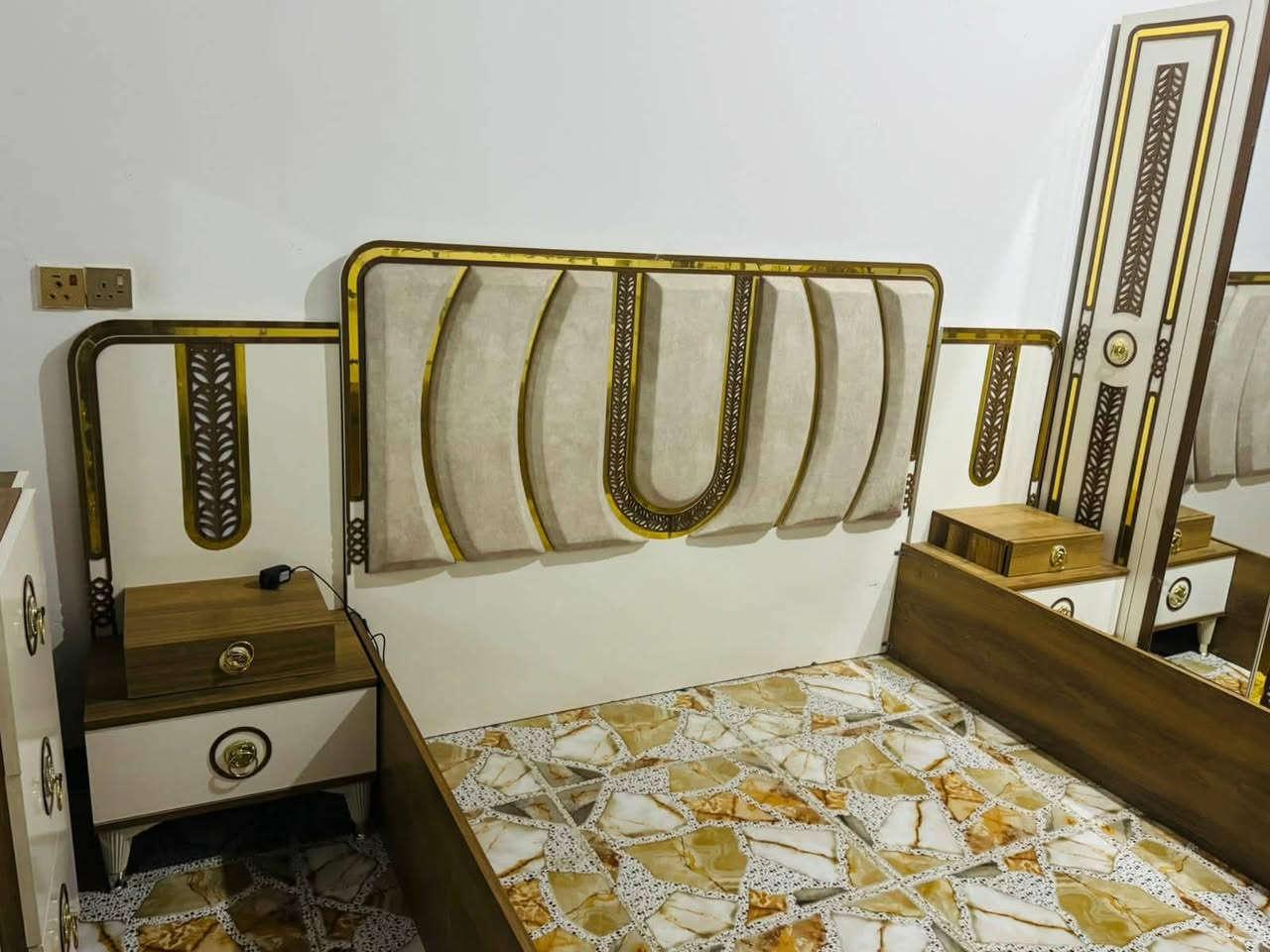 معرض زياد الأثاث المنزلي
غرفه تركي مستخدم نضيفه 
العنوان تكريت شارع الزهور خلف افران الكرخ وقاسم مول معرض زياد الأثاث المنزلي  
***********
