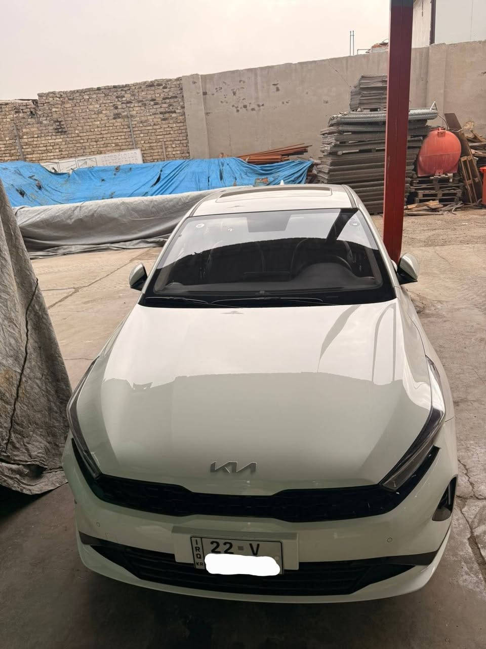 السلام عليكم كي ثري موديل ٢٠٢٤ ماشيه ١٧ الف السياره رقم اربيل بأسم شركه حالين بغداد شاره فلسطين جديده السياره مابيه بارد ولا صبغ السياره جديده فقط رصعه حصوه وحده بيه صغيره سعره ١٣٨ الشراي بيه مجال يتصل *********** ملاحظه للبيع فقط
