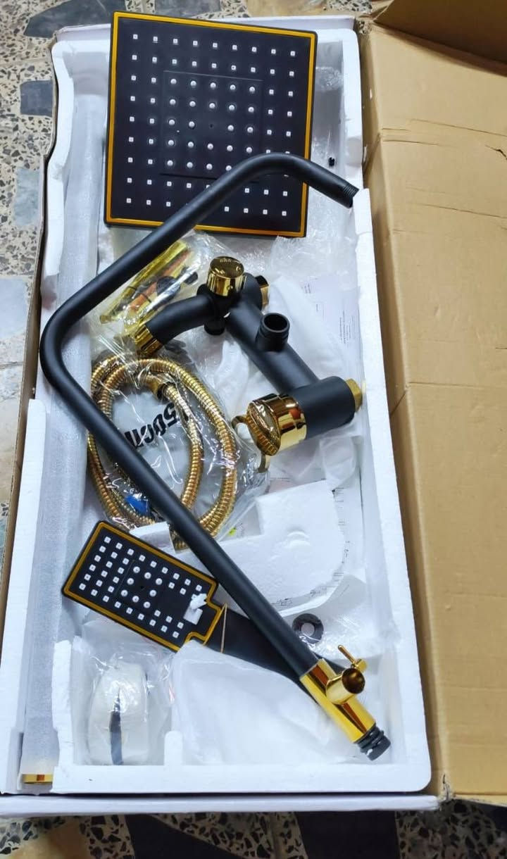 السعر ب 40 الف 🚌🚗
دوش 🚿صنبور للحمام بتصميم عصري باللونين الأسود والذهبي، يشتمل على رأس دش مطري، ودش يدوي، وخلاط مياه. 🚿
المواد: مصنوع من النحاس والفولاذ المقاوم للصدأ لضمان المتانة


**إذا كنت صاحب هذا الإعلان وتريد حذفه لأي سبب، رجاءا أرسل رسالة إلى الدعم الفني**