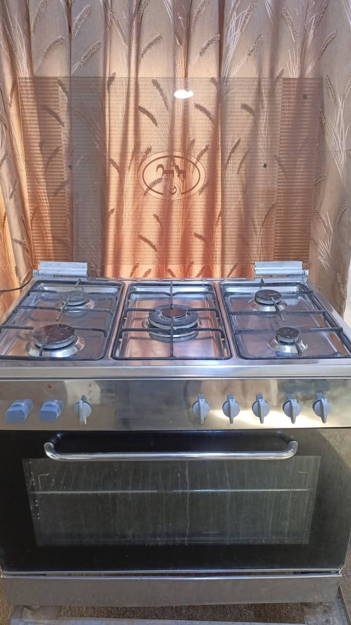 طباخ ايطالي باله كويتي شرط الفحص ونضافه 
مكان بصره***********
