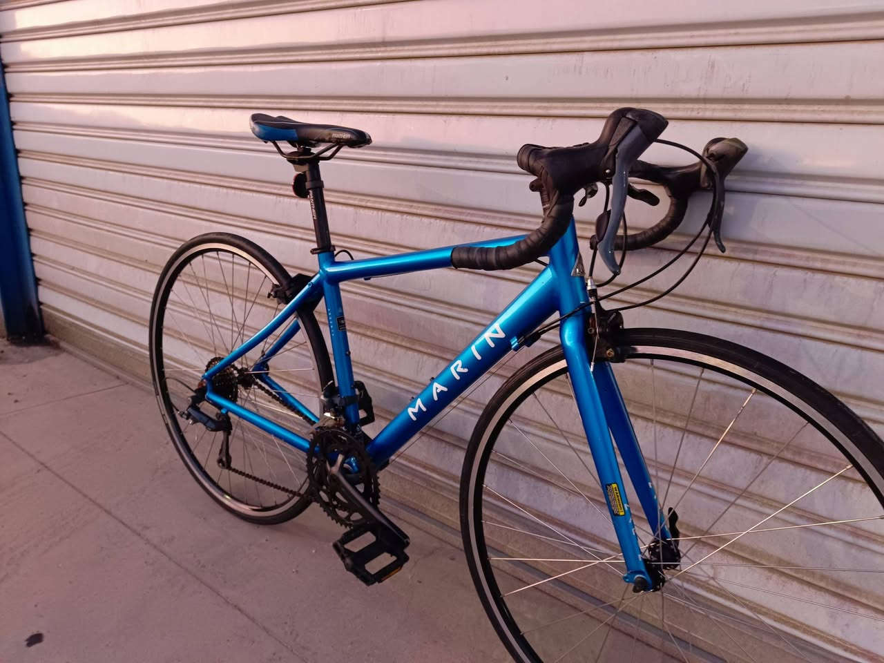 السلام عليكم اخوتي دراجه ماركه MARlN الحجم ٢٨ الفريم S
سستم كلارس ٨/٣ نضافه كدام العين 
بلادي عل وضع الشركه 
السعر ٢٥٠ بيها مجال للطيبين 
العنوان موصل معرض الفهد
للاستفسار ***********   /***********
