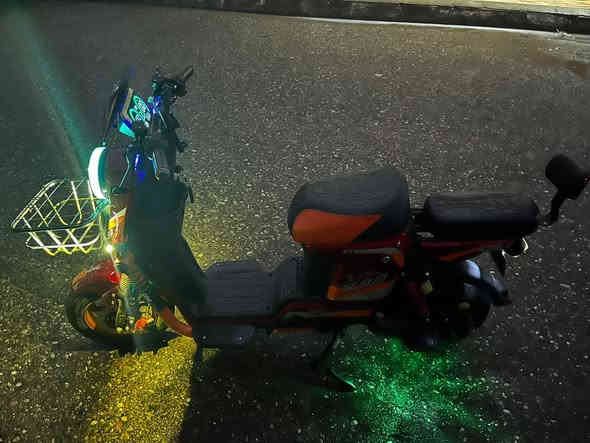 سلام عليكم x900 للبيع 
اي عيب ما بي كامل شغال خمس بطاريات جداد 

نضافه فول بس الكسر بل كفر مبين بل صوره 

للبيع سعر 450 

مكاني واسطي 

***********

***********
