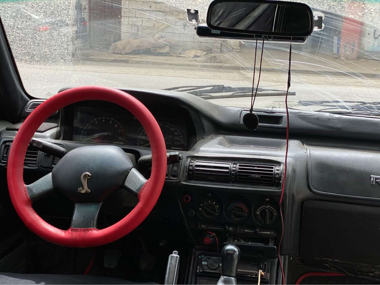 گلانت 
مؤديل ١٩٩٠
فوله به س گير عادي
چوار تايه و ويلي لؤك  لؤكي له ژيره 
سلفه ر 
گيري به شه رت 
مه كينه ي ئه ورو پي بؤ به ستراوه  به شه رت 
ته قه و ره قه به شه رت 
بي ده عم 
بئ ليدران 
بئ خايس 
هه ردو لايتي پيشه وه ي لؤك 
كاره بايي كامل كامل به شه رت 
گه رمي مه زبوت 
هه مو گيجه كاني ئيشه كات 
گيچي حه ماوه
گيجي به نزين 
سورعه ت 
فره ي كرينگ 
كامل مه زبوت  
 چوار جامي كاره با 
سه ياره كه  هي ده ستي خؤمه  هي مه عره ز نيه
 ٢٤ وه ره قه و مه جاله كي برايانه  ***********
e سوران, أربيل
