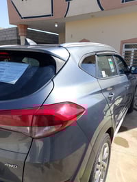 توسان موديل 18امريكي ضرر باب سائق . سياره جديده  جاهز من كلش السعر 145...