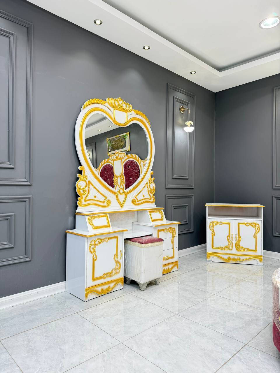 ♡ ان هذا لرزقنا ماله من نفاد ♡

السعر // مليون فقط 😍

🔅تفاصيل الغرفة المرمري  ....

 خارج ٤ملم ام دي اف 🔺
وداخل صاج ٣ملم 
صبغ حراري  درجة اولى 

عدد القطع  ٧ قطع 😍
🔺1 //جرباية  قياس  ١٦٠ × ٢٠٠ 
🔺//ميز جانبي ايسر قياس ٥٠
🔺2// وميز  جانبي  قياس ٥٠
🔺3// زاوية ارتفاع مترين عرض ٨٠
🔺4// وميز بلازمه  
🔺5//وميز مراية ارتفاع مترين عرض ١٢٠
🔺6// وكنتور ٦ باب  ارتفاع مترين و١٥ طول ٣ متر و١٥

القطعه الثامنة حسب الطلب شازلون
سعرها ٥٠ الف ❤️

(توصيل مجاني مركز بغداد )
التوصيل يشمل الشد مجاني 🔥
(اطراف ٥٠)
باقي المحافضات حسب البعد
شازلون سعرها ٥٠ الف
شازلون مخزن ٧٥ الف


**إذا كنت صاحب هذا الإعلان وتريد حذفه لأي سبب، رجاءا أرسل رسالة إلى الدعم الفني**