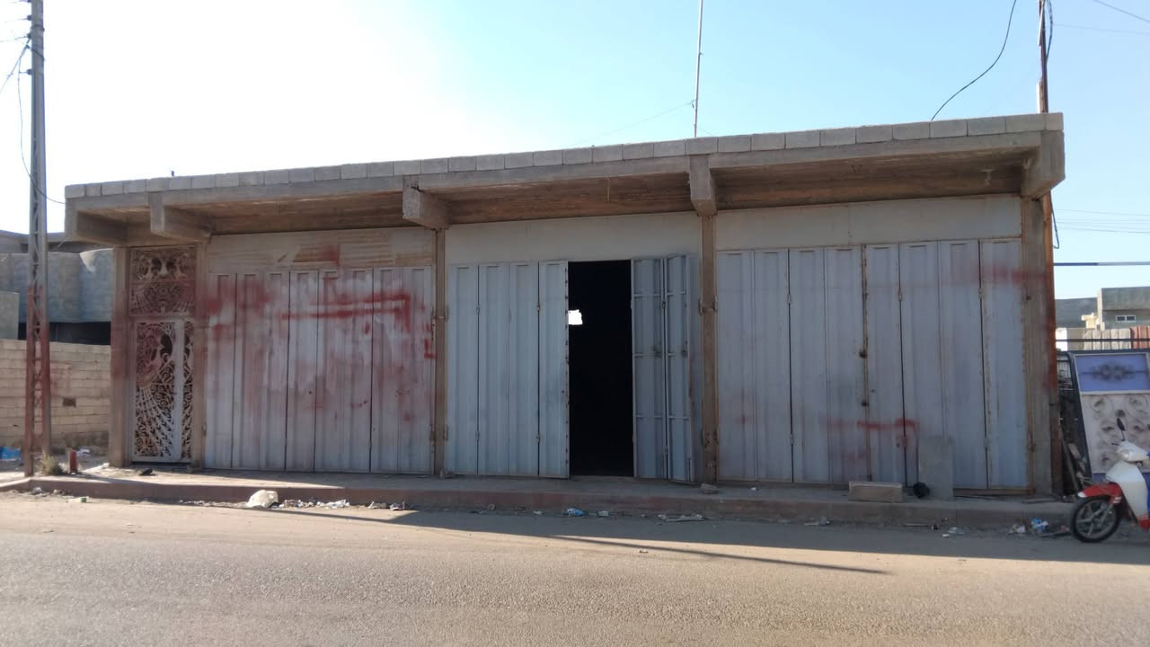 يالله على بركة الله محلات تجارية للبيع قطعة ومقاطعه ماشين بيها معاملة تمليك عنوانه مميز جدا بلدشارع السكلات مقابيل جملونات الجبس مساحتها 224م واجه14م نزال16م خدمات تبليط ومجاري وكهرباء وماي رجاءآ فقط الشراي يتصل ***********
