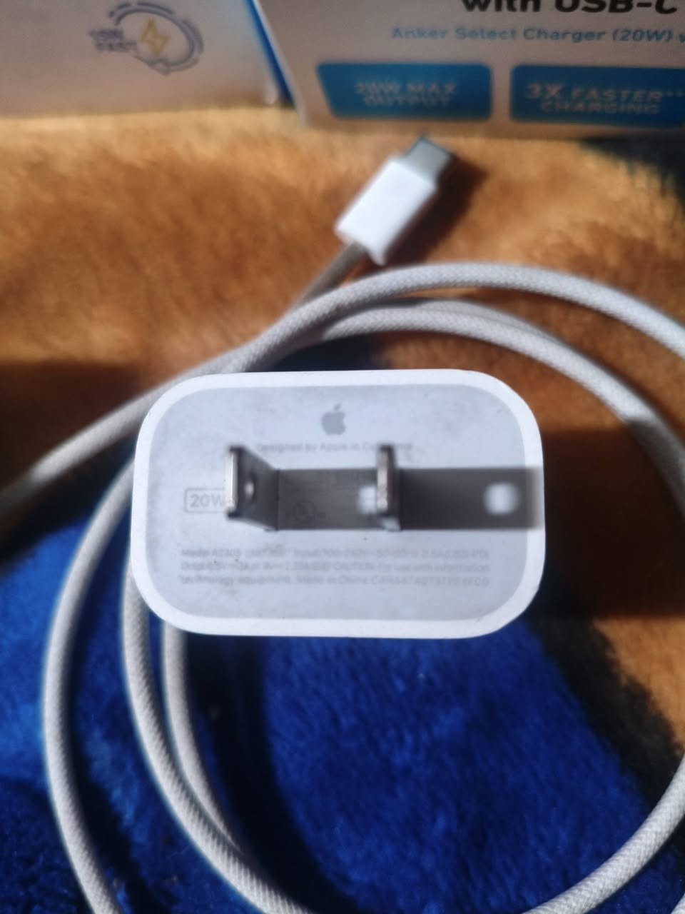 كله اصلي 
شاحنه أنكر كامل مع الكيبل جديد 
راس شحن أنكر جديد 
شاحن ايفون اصلي شرط إذا مو اصلي تأخذه بلاش 
قاعده شحن لاسلكي اصلي شحن سريع تدعم الايفون وكل الأجهزة 
للبيع شلعه وحده ب٦٠ قفل قفل
واتساب ***********
