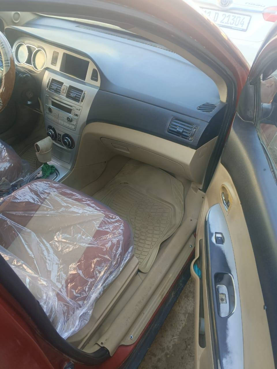 السلام عليكم فولكس موديل 2012 سياره جديده مكينه وكير مال كورله مكينه 1600 مكينه مال حاويه قبل يومين شاديها صدر امامي حداديه تخم تاير  رقم بابل السياره بأسمنه مصبوخه صبخ عام للجماليه بدون حادث ولا ظربه للاستفسار الاتصال على الرقم *********** السعر ب50 وبيها مجال مكان سياره بابل محاويل
