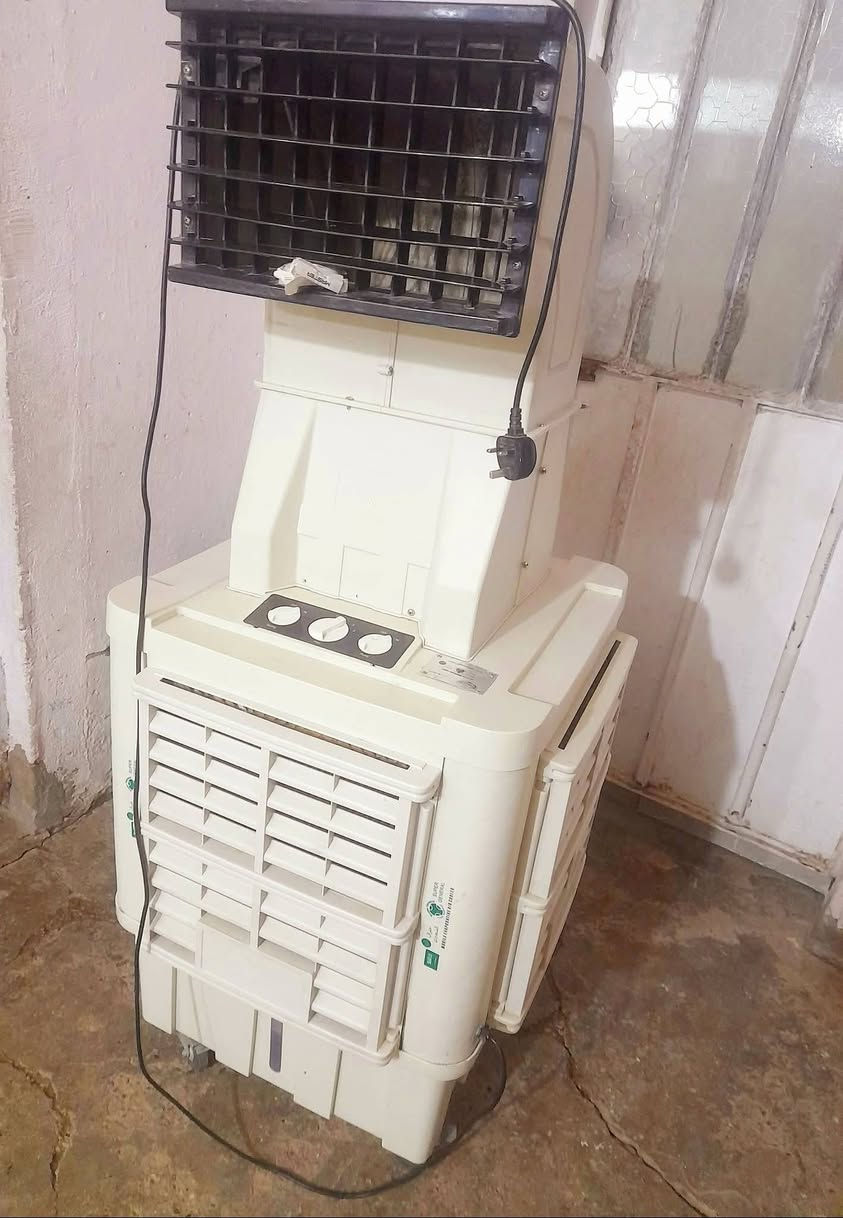 بيها عطل بسيط ( كنفيرة سعودي حجم ٤٠ ) ماخذه ٣٥٠ العام جديدة بعده
( فجأة كامت تشتغل على كيف مااعرف ليش ) الشراي يقيم وياخذها


**إذا كنت صاحب هذا الإعلان وتريد حذفه لأي سبب، رجاءا أرسل رسالة إلى الدعم الفني**