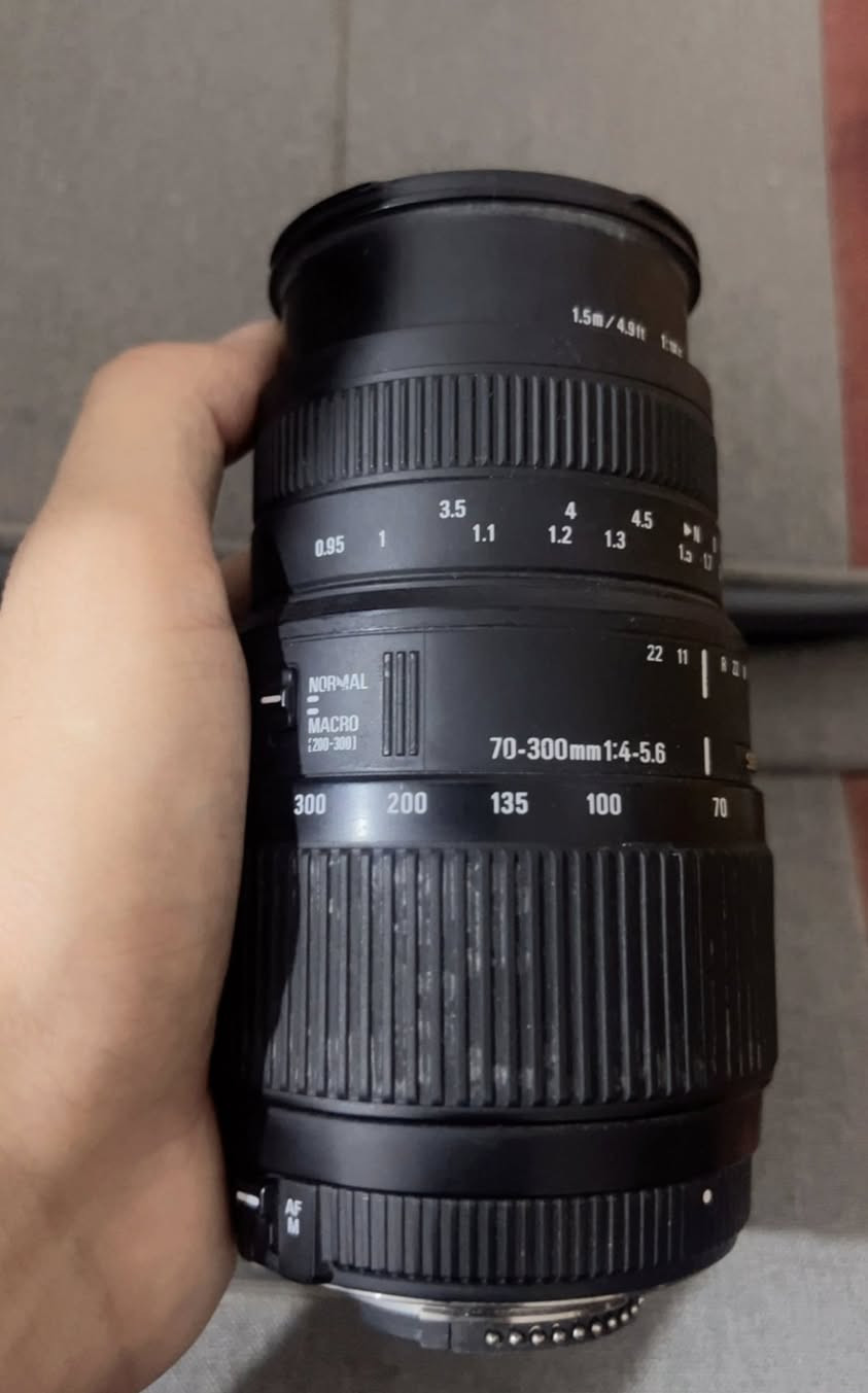 زوم رياضي سكما 70/300 سعره 100 الف.
عدسه نيكون 18/55 سعره 75.           
هود سعره 20
فلاش نيكون سعره 40 
شاحنه نيكون فئه 7000 سعره 25
مكاني ناصريه يوجد توصيل


**إذا كنت صاحب هذا الإعلان وتريد حذفه لأي سبب، رجاءا أرسل رسالة إلى الدعم الفني**